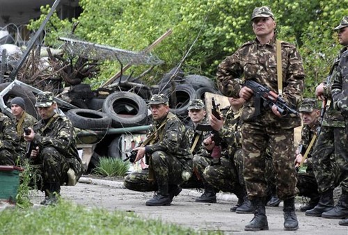 Affrontements meurtriers à Marioupol, dans l'est de l'Ukraine - ảnh 1